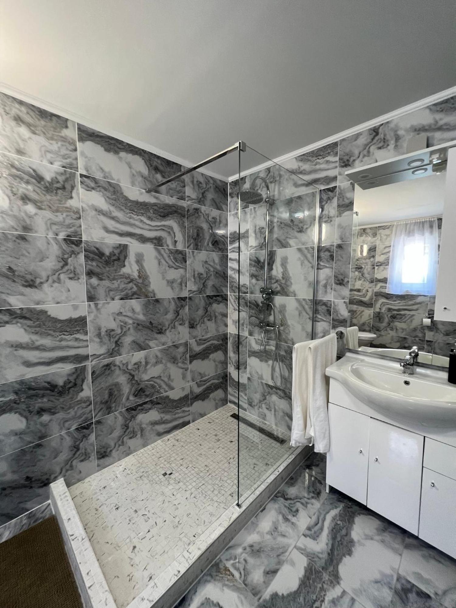 Adel Apartment