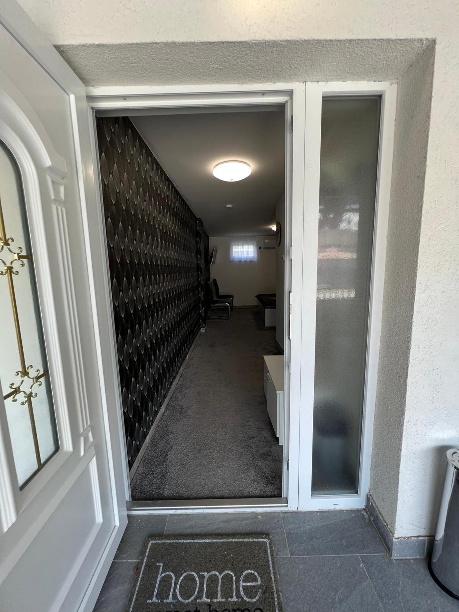 Apartment Adel *