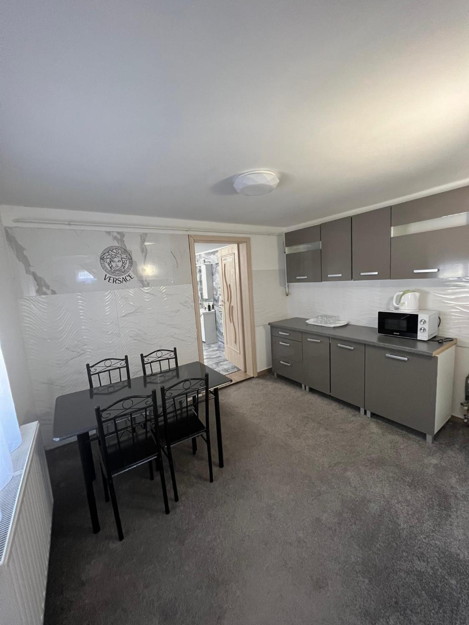 Apartment Adel *